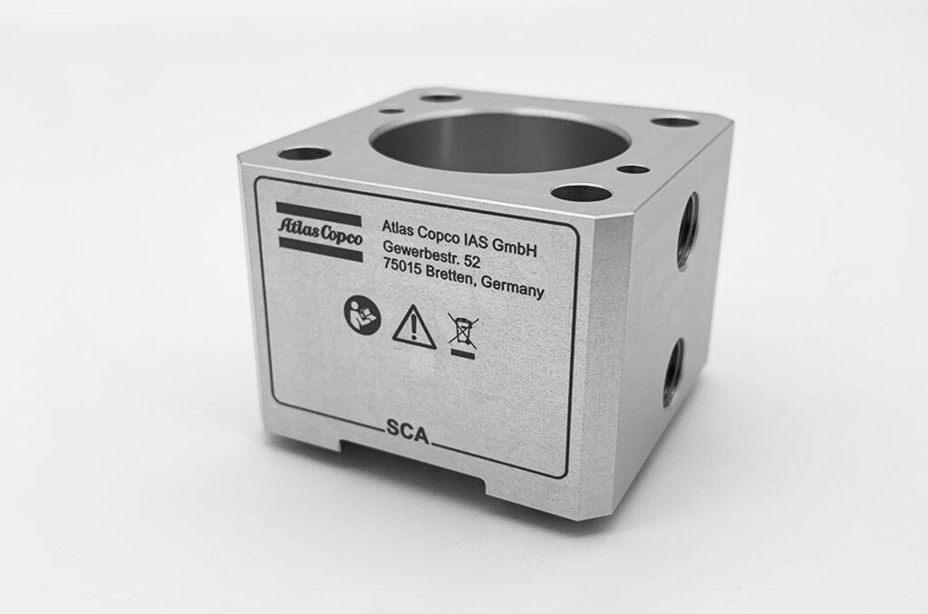 Vergleich zwischen Faserlaser und CO2-Laser für die industrielle Kennzeichnung.