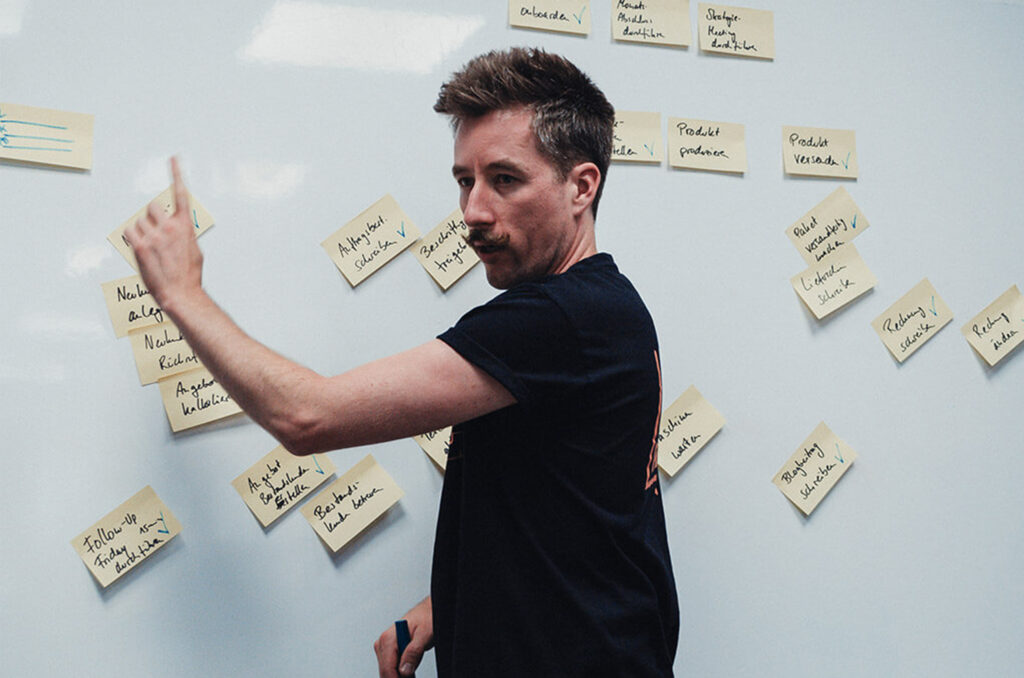 Professionelles Teamcoaching mit Karim the Coach zur Stärkung der Zusammenarbeit bei Marqon.